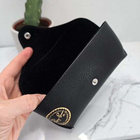 Ray-Ban | black soft leather eyeglass case | unisex - Picture 3 of 6